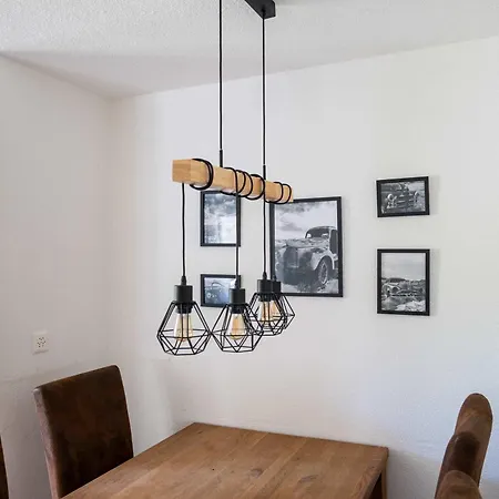 アパート Bright 2br With Parking And Balcony ダヴォス・プラッツ