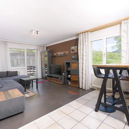 アパート Bright 2br With Parking And Balcony