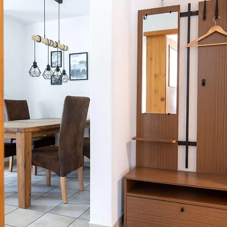 アパート Bright 2br With Parking And Balcony