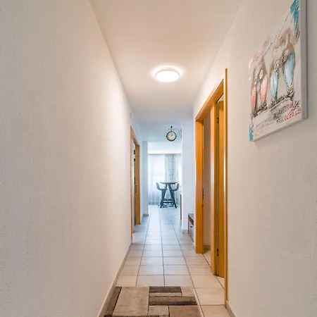 Bright 2br With Parking And Balcony アパート *